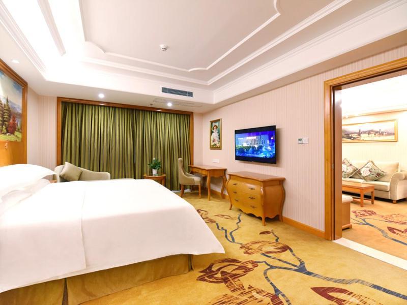 Vienna International Hotel Changsha Ziwei Road Exterior foto